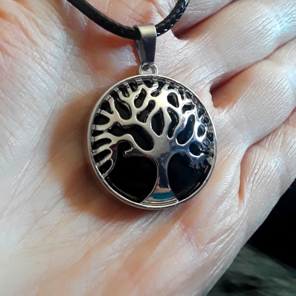 TREE OF LIFE NECKLACE NEW
